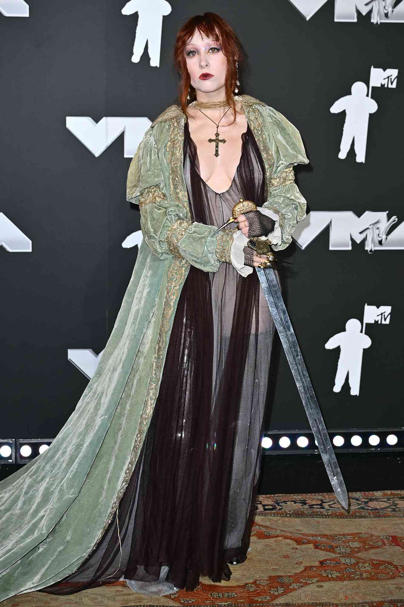 When glamour meets goth at the VMAs: