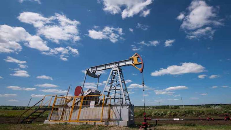 Oil pulls back as traders look for progress on US-Iran talks