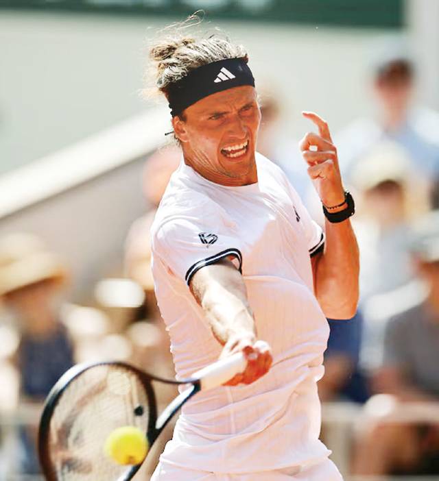 Zverev cruises into second round as French Open opens in scorching heat