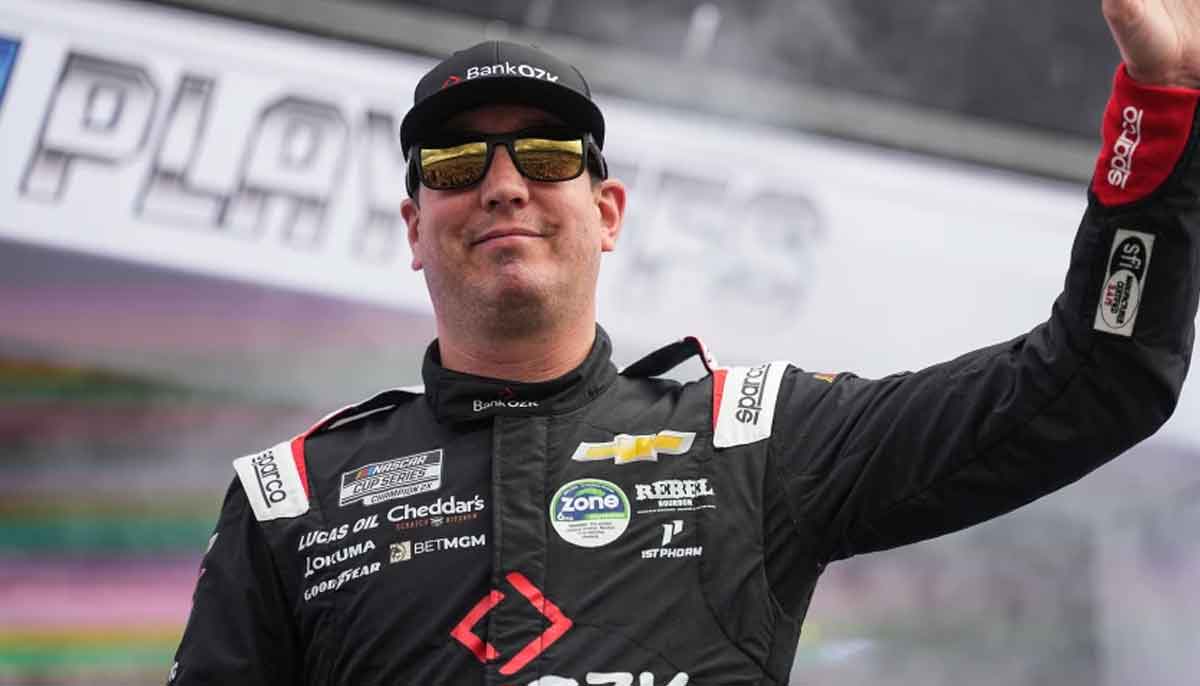 Kyle Larson's son melts hearts with kind gesture toward Kyle Busch's son