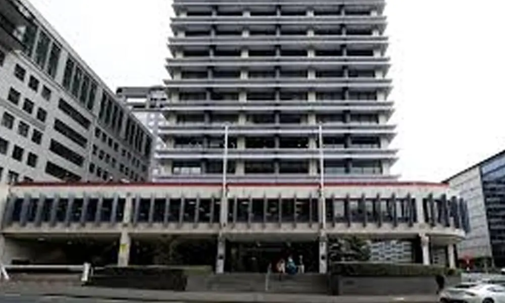 New Zealand central bank holds rates steady in tight vote, warns hikes to come sooner - Markets