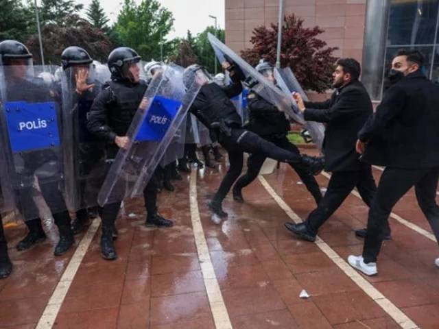 Turkish police force ousted opp leaders out of party HQ
