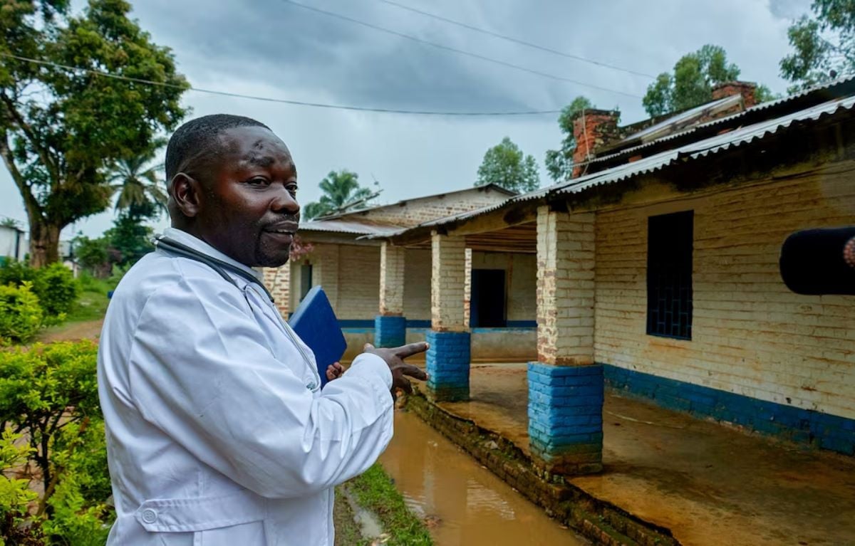 WHO chief says suspected Ebola deaths at 220, says epidemic 'outpacing us'