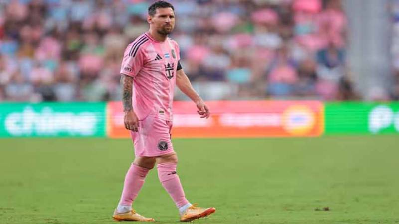 Messi substituted after clutching thigh in final club game before World Cup