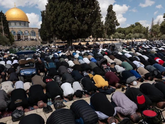 Muslims pray at Al-Aqsa Mosque to mark 1st day of Eidul Azha